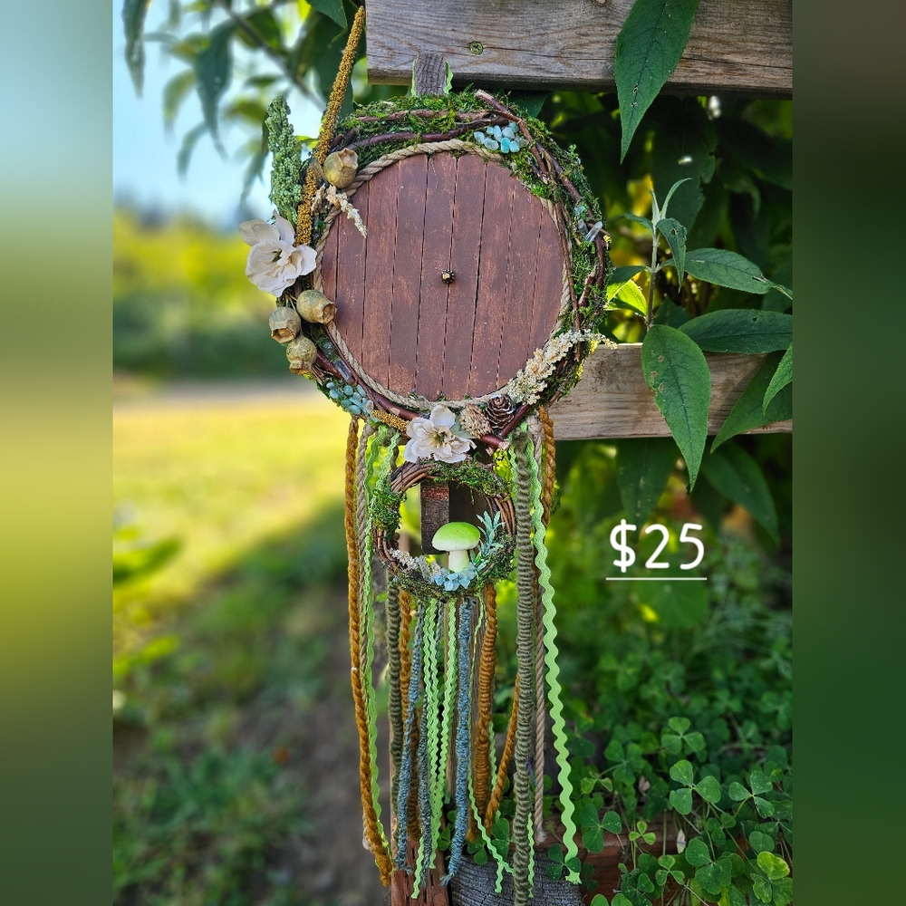 8" Decorative Wreath